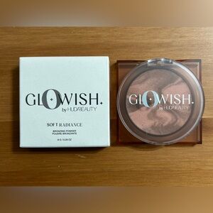 Huda Beauty GloWish Soft Radiance Bronzing Powder in deep tan 04